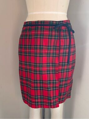 Vintage Liz Claiborne red plaid skirt / Skort  with tie waist
